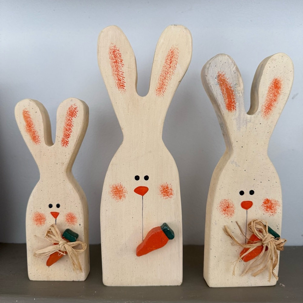 Hand Painted Wood‎ Cutout Bunnies With Carrots Easter Bedroom Country Whimsical